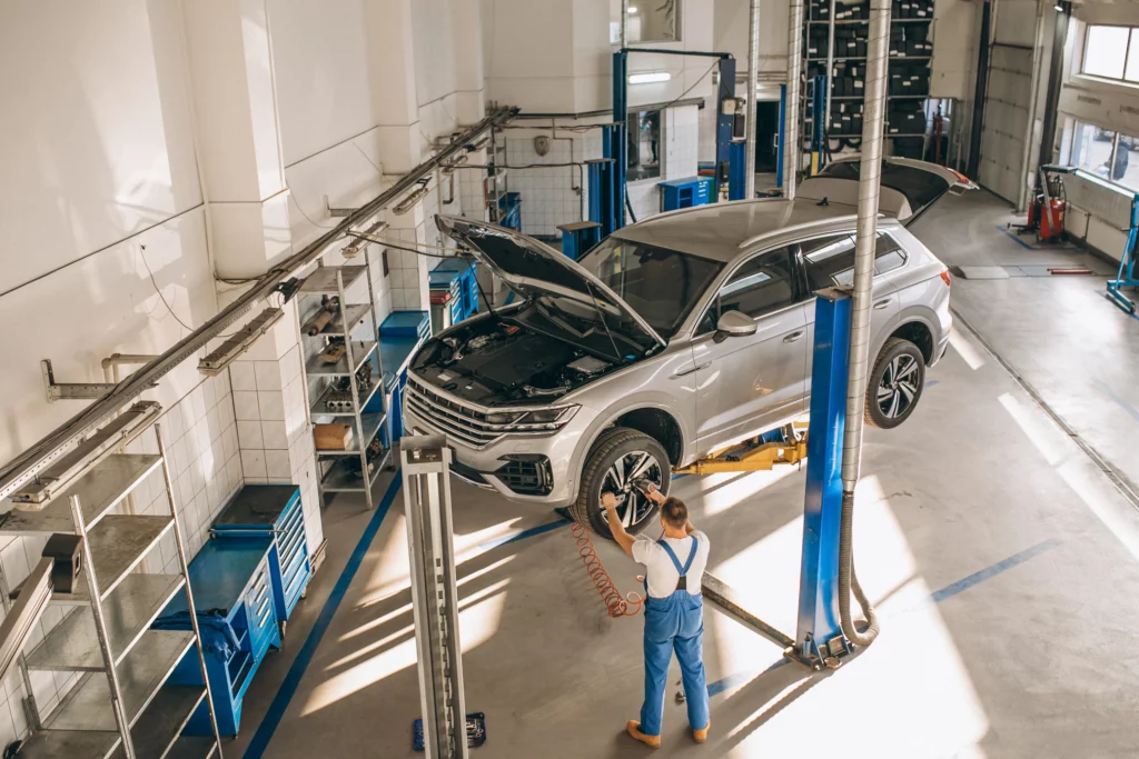 01auto mechanic checking car
